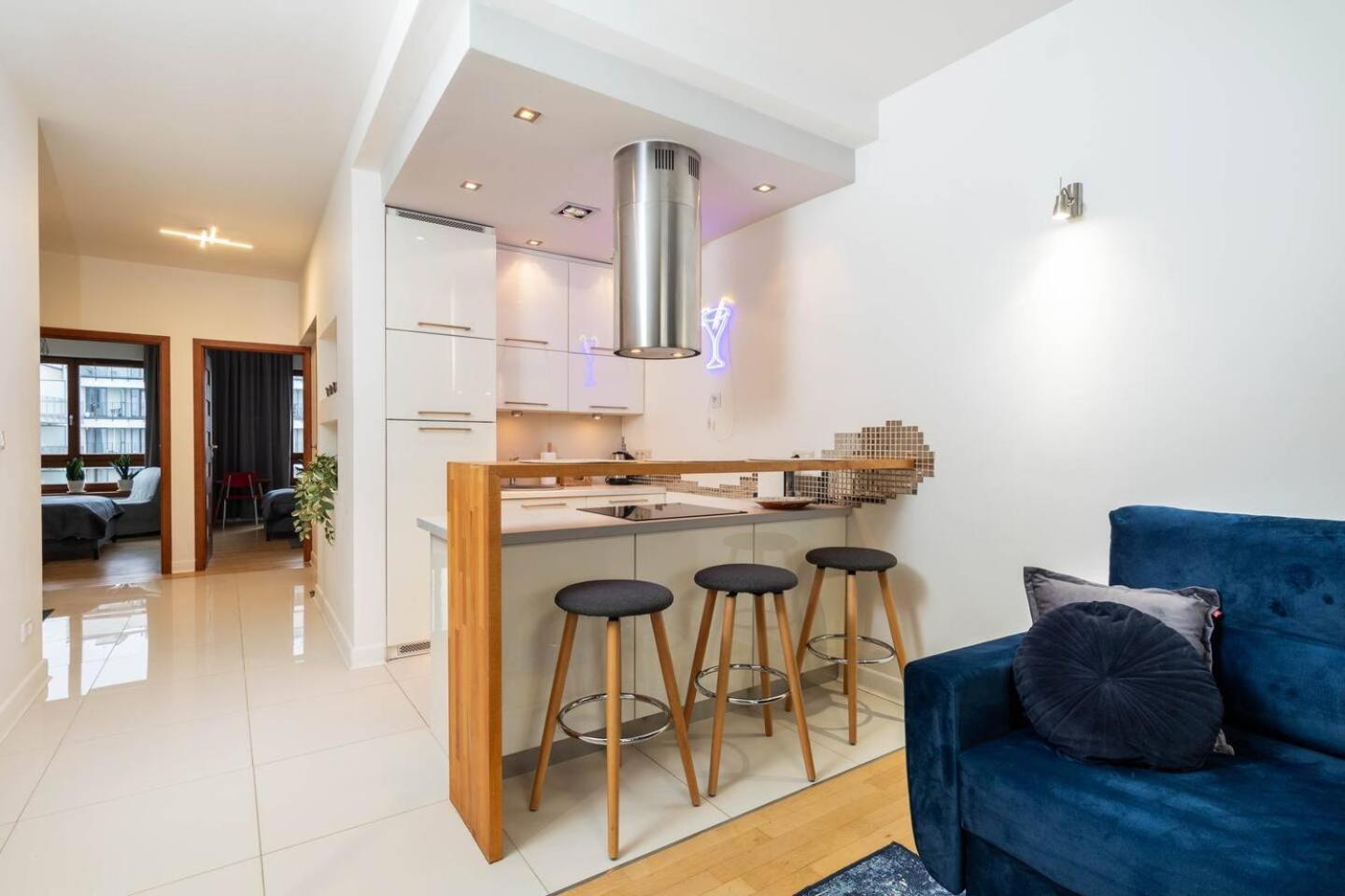 Urban Blue 2 Bedroom Wola Apartamento Varsovia